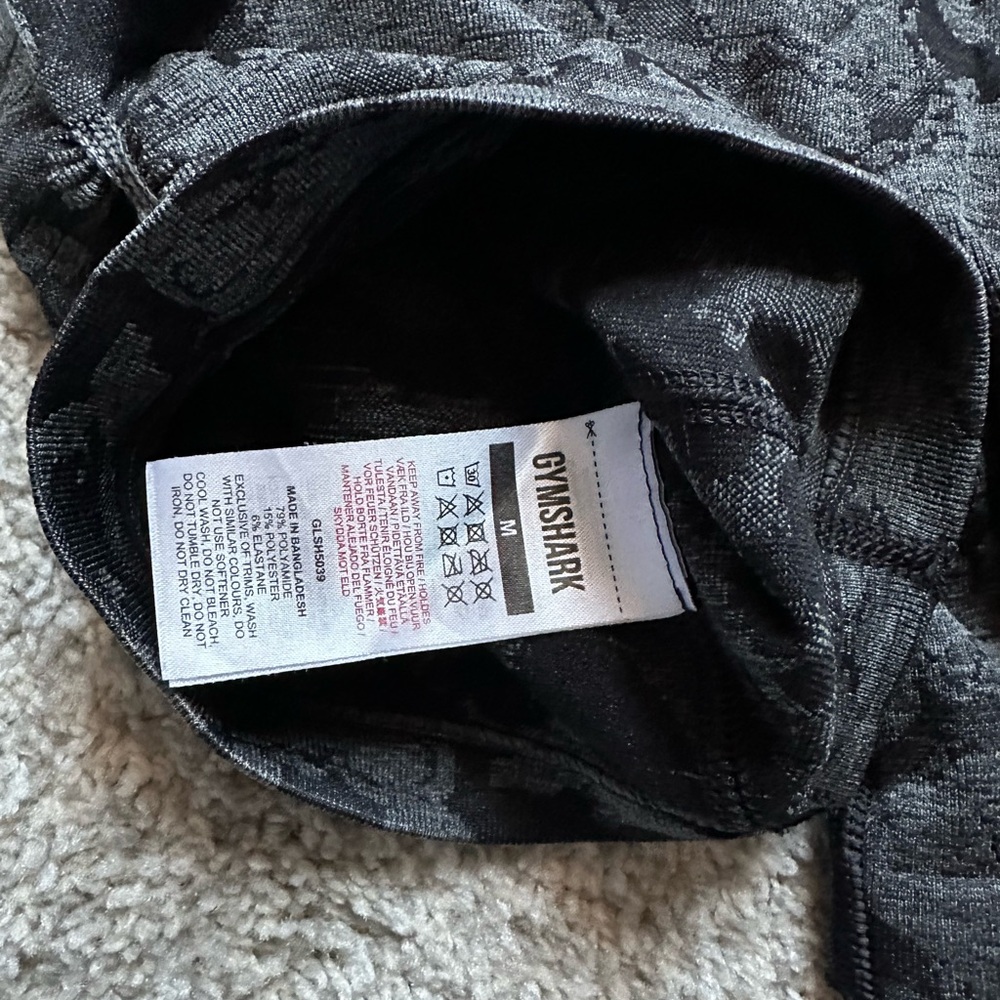 Women’s Gymshark Adapt Camo Black & Gray Seamless Shorts - Picture 6 of 7